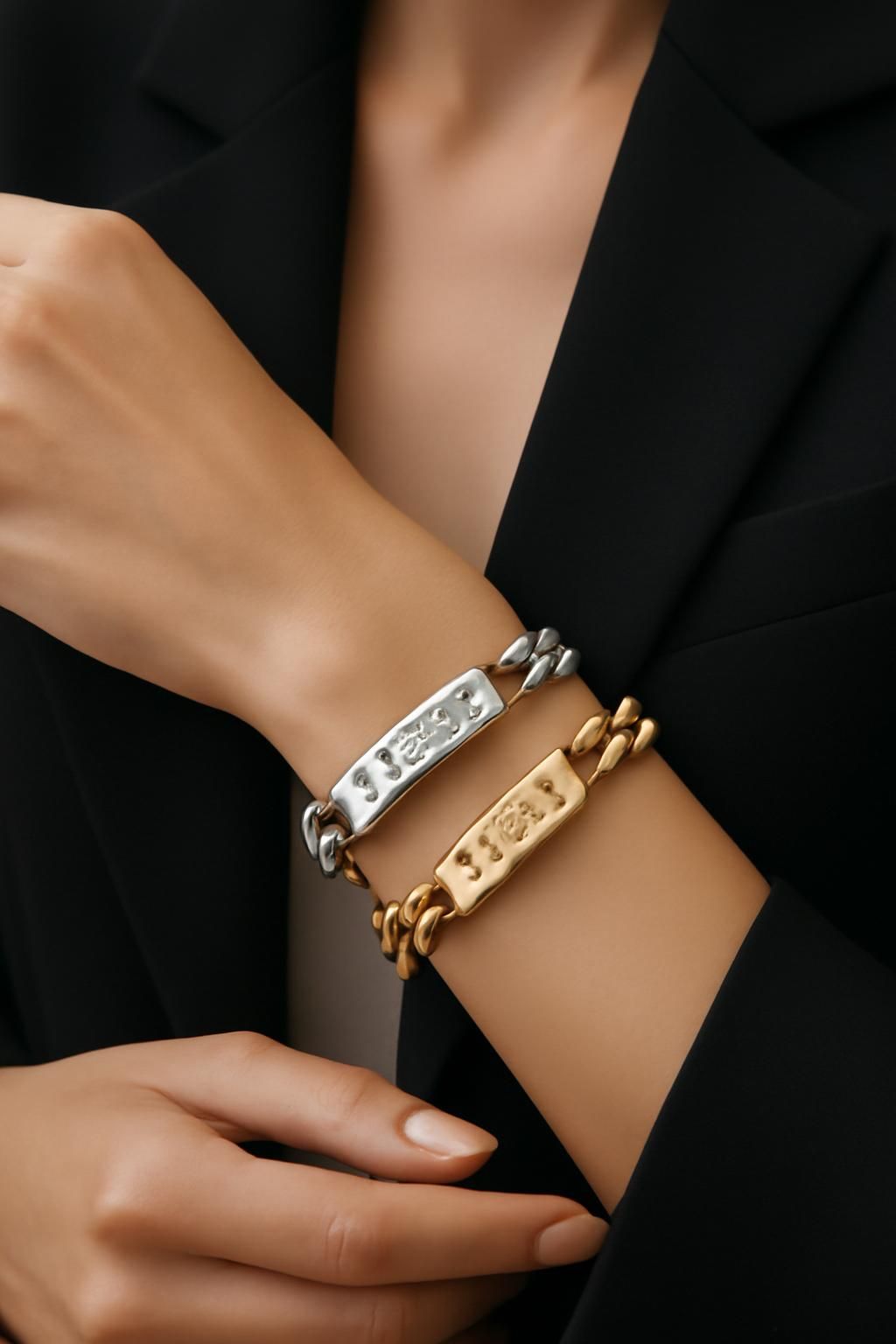 découvrez notre comparatif 2026 entre les gourmettes tiffany et cartier pour choisir le modèle parfait alliant style et élégance.